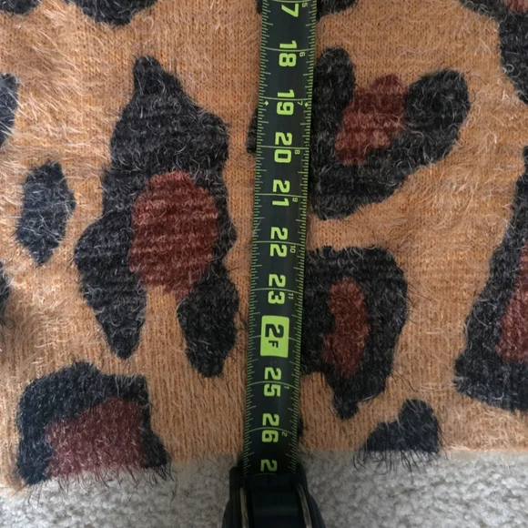 Show Me Your Mumu Women's Cheetah Fever Sweater Medium - Picture 9 of 9